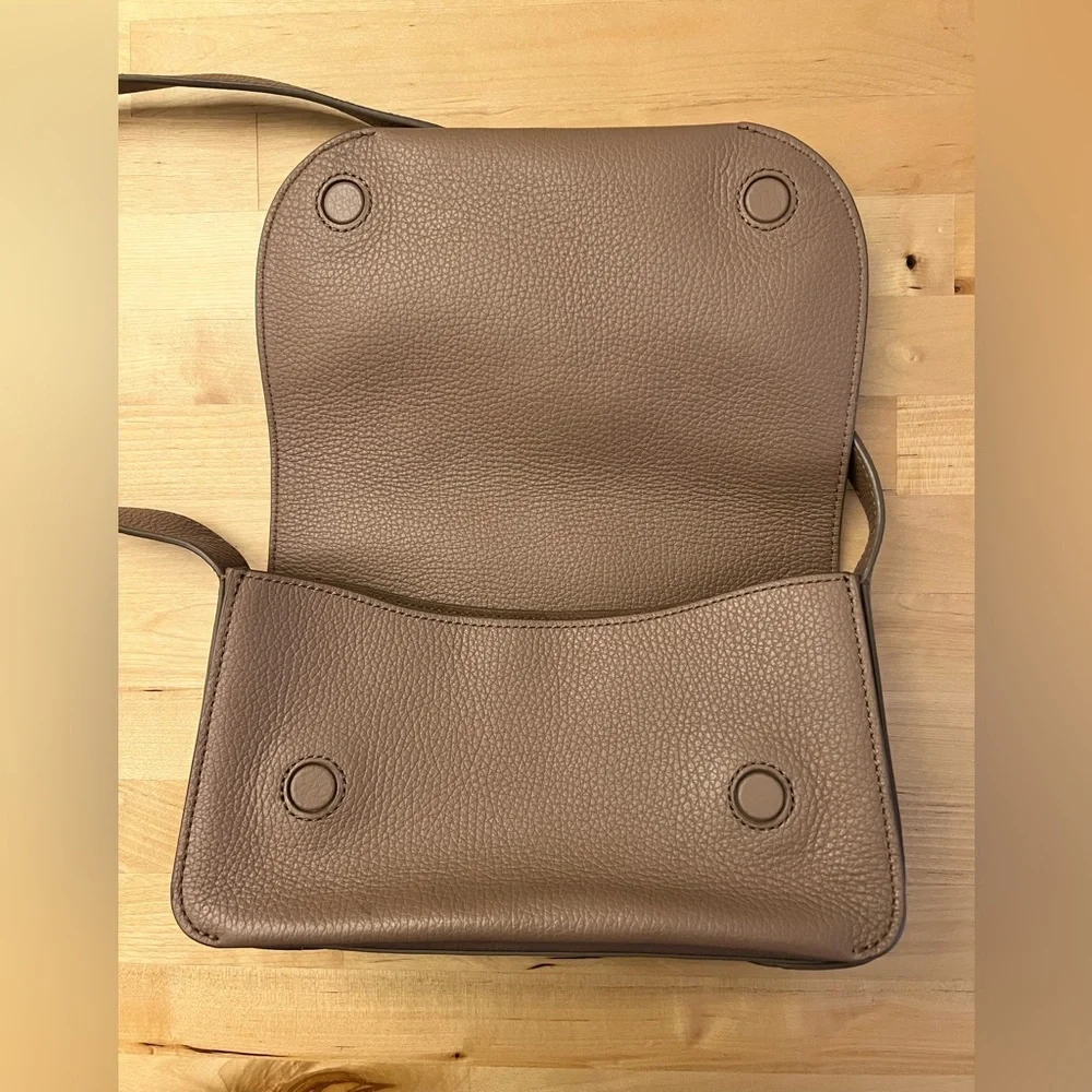 Cuyana Tan Leather Shoulder Bag - Picture 9 of 12